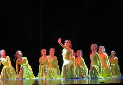 《彩虹》——2018级舞蹈班教育二组毕业设计璀璨上演-教育与音乐学院