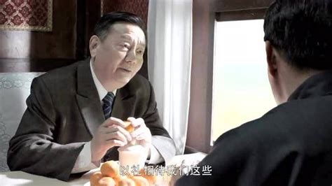 换了人间：火车上两兄弟闲聊，不禁感叹在共产党的领导下，新中国的变化大_腾讯视频