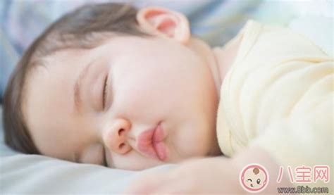 宝宝喜欢趴着睡好吗 宝宝趴着睡觉会不会影响发育 _八宝网