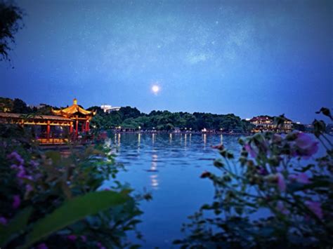 西湖夜景_杭州旅游攻略
