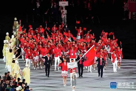 中国奥运代表团登场！入场服大有玄机，钮扣里藏历史_京报网
