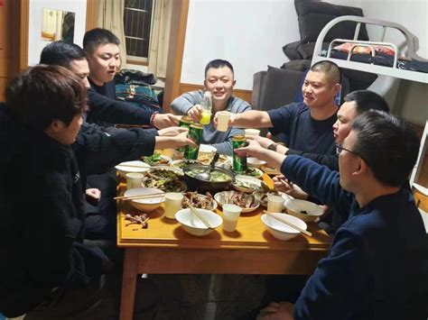 暖心年夜饭 共享“家”味道——南京市保安服务有限公司领导与保安队员共进年夜饭