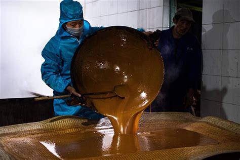 《熬糖工人》 -HPA湖南摄影网