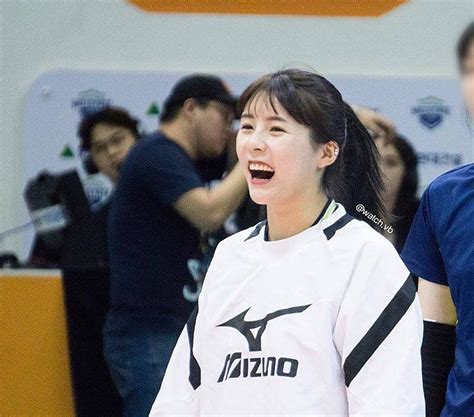 爆红韩国网络的「女排甜心」笑容甜美外貌身材不输明星