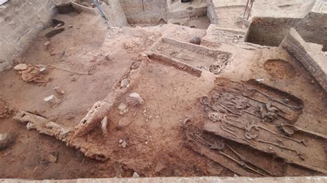 河南黄山遗址发现6000多年前粮仓群