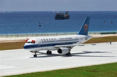 商业飞机以清晰蓝天空中高飞行商业机离开奏鸣曲客机图片素材-正版创意图片307916728-摄图网
