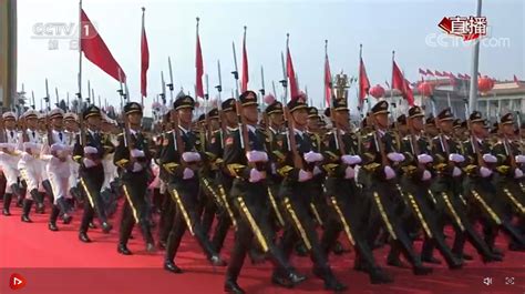 现场丨庆祝中华人民共和国成立70周年大会举行升旗仪式 - 中国军网