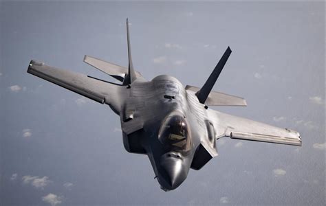 F-35舰载机才刚开始用 美国海军就着急研发第六代舰载机