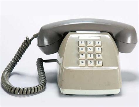 世界上最早的电话 1876年贝尔发明磁石电话(电传送语言) - 世界之最 - 奇趣闻