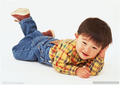 趴着的可爱小男孩摄影图__儿童幼儿_人物图库_摄影图库_昵图网nipic.com
