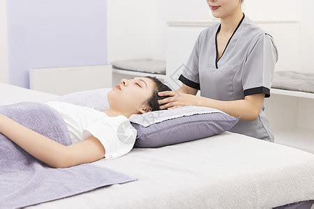头部按摩图片
