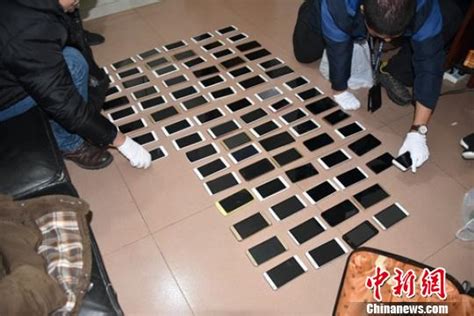 四川乐山警方打掉一扒窃团伙收缴被盗手机上百部_海口网