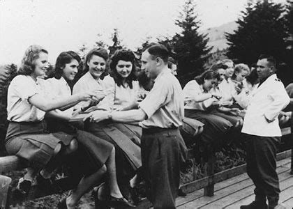 二战期间纳粹德国投降后，近50万的“女兵”，她们最后的归宿如何__凤凰网