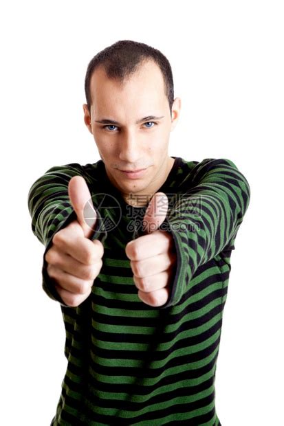 青年聪明的一个人肖像举起拇指孤立在白色上一种高清图片下载-正版图片307711689-摄图网