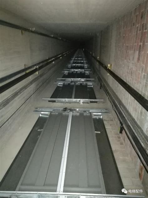 一种适用于加装电梯的组装式连廊过道的制作方法