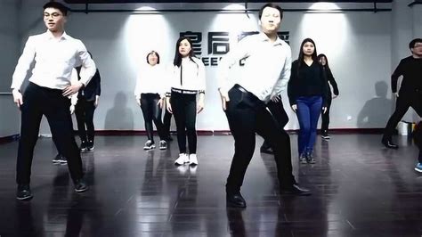 超级搞笑年会舞蹈视频超强喜感公司年会节目_腾讯视频