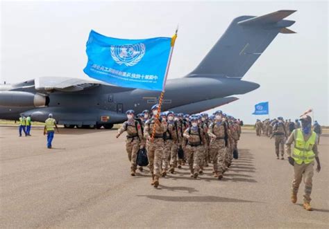 中国赴黎维和部队410名官兵荣获联合国“和平勋章”_手机新浪网
