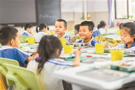 课后服务、午餐午休全覆盖！深圳打造有温度的教育-新闻速递-深圳市教育局门户网站