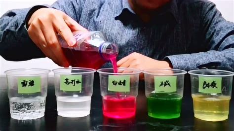 亲子趣味实验，紫甘蓝汁与常见溶液之间的神奇色彩变化测试，酸碱指示剂！
