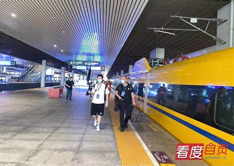 媒体试乘高铁已经到达内江北站，很快将来到自贡高铁站