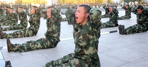 新兵成长记丨军校初冬练兵忙，助力学员“兵之初” - 中国军网