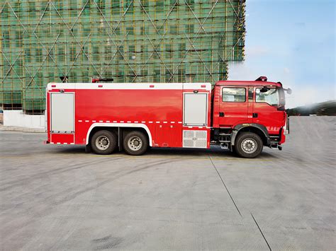 重汽豪沃16方水罐消防车生产厂家，重汽豪沃16吨泡沫消防车生产厂家，消防车源头厂家