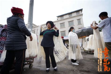 大凉山传统制作工艺 彝族手工染织的“查尔瓦”你见过吗？ - 川观新闻