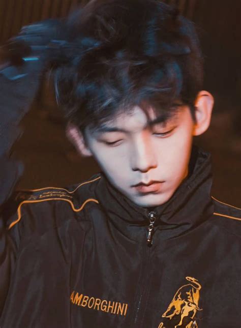 徐小八照片图片