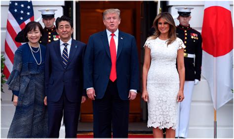 白宫合影被特朗普抢走大半C位，日本网友：安倍好惨啊
