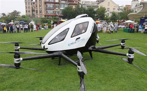 “亿航216”自动驾驶飞行器在山东烟台首次公开载人飞行__财经头条