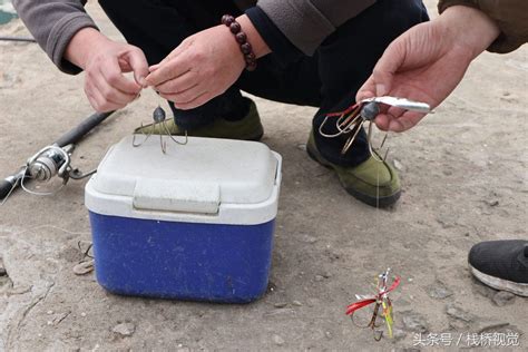 钓鱼小技巧：教你正确组装路亚竿，装鱼线绑假饵！