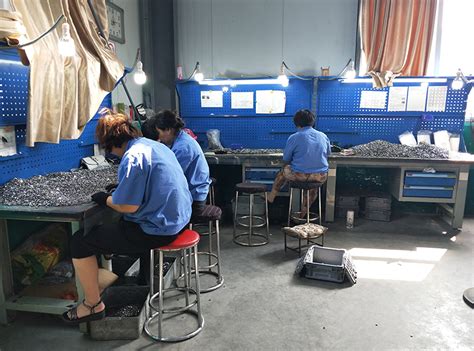 成品分拣现场-淅川县豫隆减振器零部件加工有限公司
