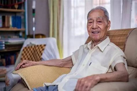 中国翻译界泰斗许渊冲去世 享年100岁 - 听力课堂
