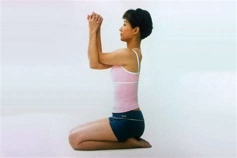 瘦臂瑜伽-坐姿鹫变化式-瑜米之伽