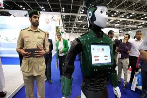 【新奇特】首个智能警察机器人在迪拜上岗 能说6种语言_前沿科技_机器人创客教育解决方案供应商 触屏版