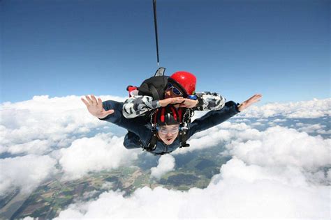 跳伞高度一般多高（跳伞高度一般是多少米？跳伞有哪些注意事项呢？） | 说明书网
