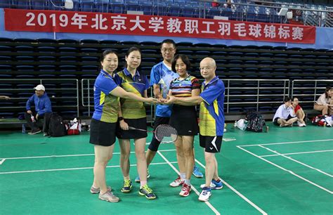 王选所羽毛球队在2019年教职工羽毛球锦标赛中夺得乙组亚军