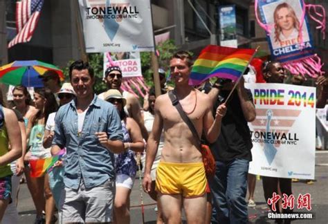 美最高法院裁定同性婚姻合法 支持者庆祝[组图]_图片中国_中国网