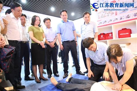 扬中市生命安全体验馆正式揭牌（图） —江苏教育新闻网