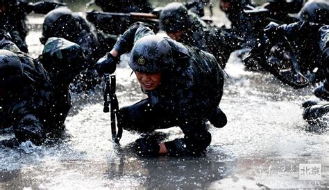 【暖新闻】中国军人的荣耀时刻：一个敬礼表达千言万语-国内频道-内蒙古新闻网