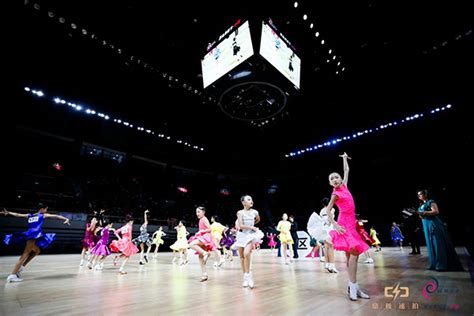 “国标舞界奥林匹克”来宝山了，还创下“百年”之最！这场舞蹈盛会有哪些看头？ - 周到上海