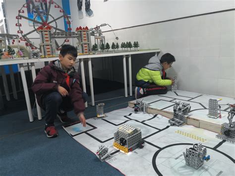 玩转机器人 VR课堂 智创实验室 江干一学校为学生搭建“智能+”学习平台-杭州影像-杭州网
