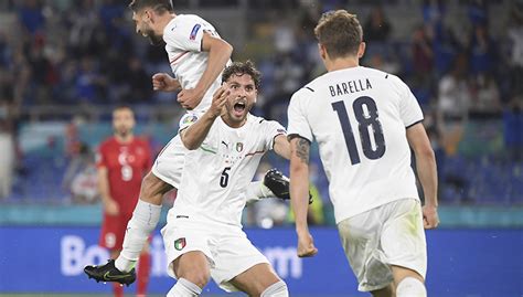 欧洲杯首度以乌龙球开局，意大利三球大胜土耳其|界面新闻 · 体育