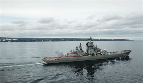 俄海军脊梁：彼得大帝号核动力巡洋舰，连美国航母看了都绕着走__财经头条