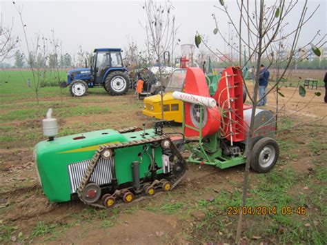 我校研发的丘陵山地农机亮相中国宝鸡丘陵山区及高新农业机械演示会