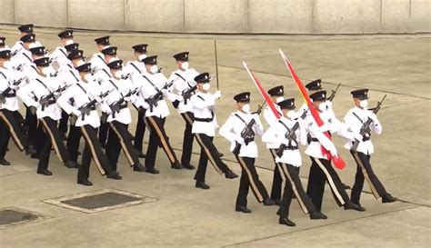国家宪法日，香港举行升旗仪式，6大纪律部队以中式步操入场