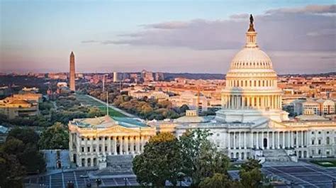 美国首都华盛顿加强安保，国民警卫队重兵防守国会山 - 封面新闻