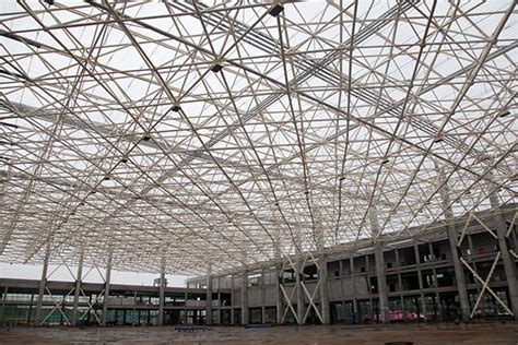 天府机场国航101机库实施钢网架提升工程-中国民航网