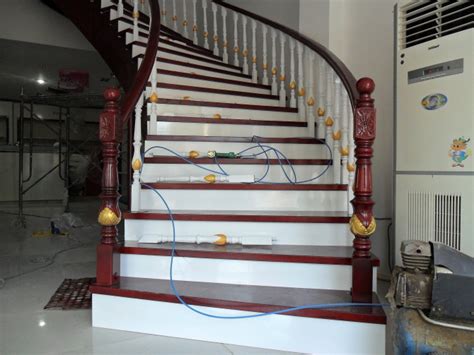 实木楼梯刷油漆技术要点_实木楼梯_霸州市康仙庄程翔楼梯制造厂