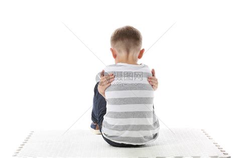 悲哀的小男孩有自闭症在白高清图片下载-正版图片504068325-摄图网